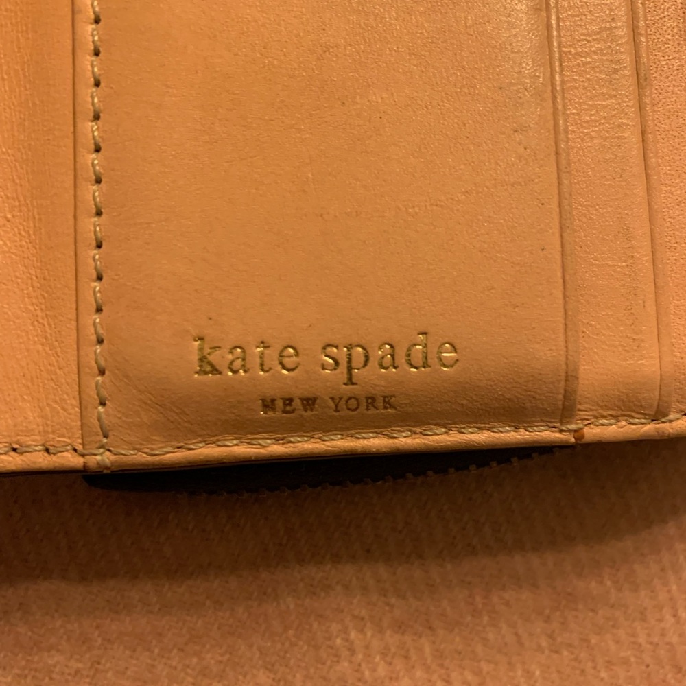 Kate Spade Purple Leather Wallet Luxurious Design - Picture 5 of 8